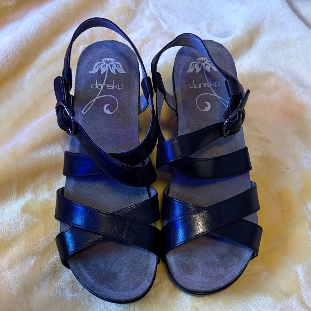 Dansko Frida antique full grain black sandals